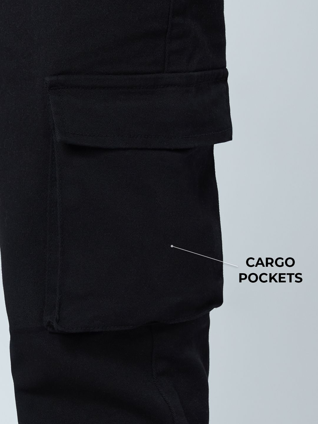 Solids: Noir (Straight Fit) Men Cargo Jeans online