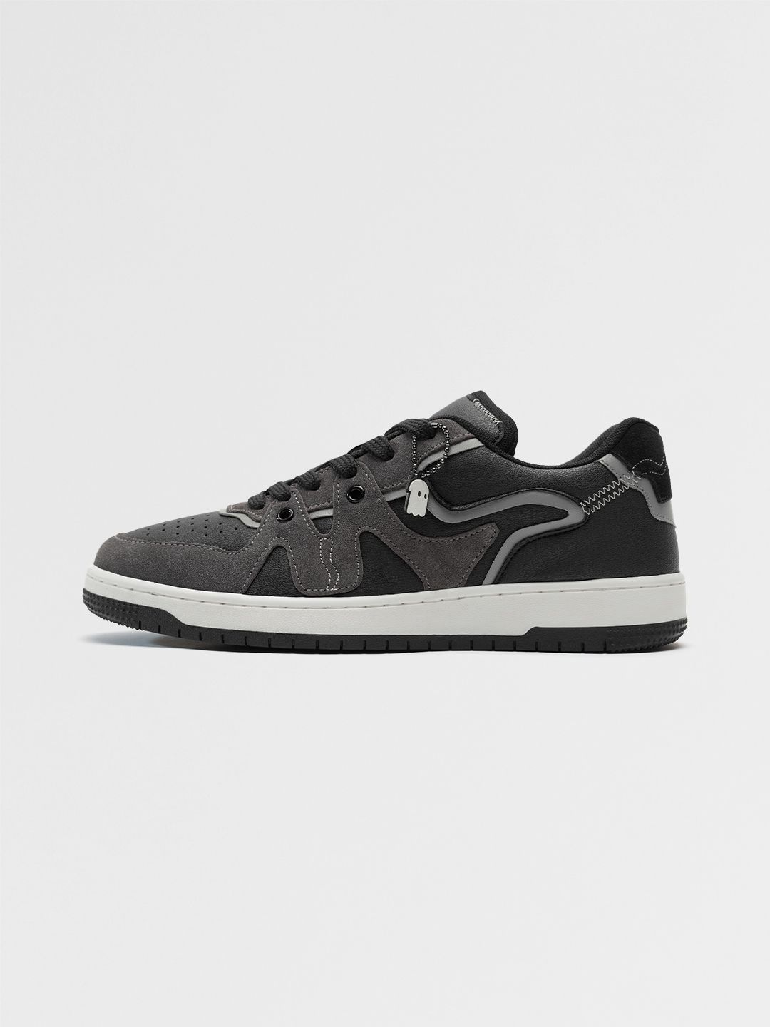 Urban Blaze: Black Men Low Top Sneakers Online