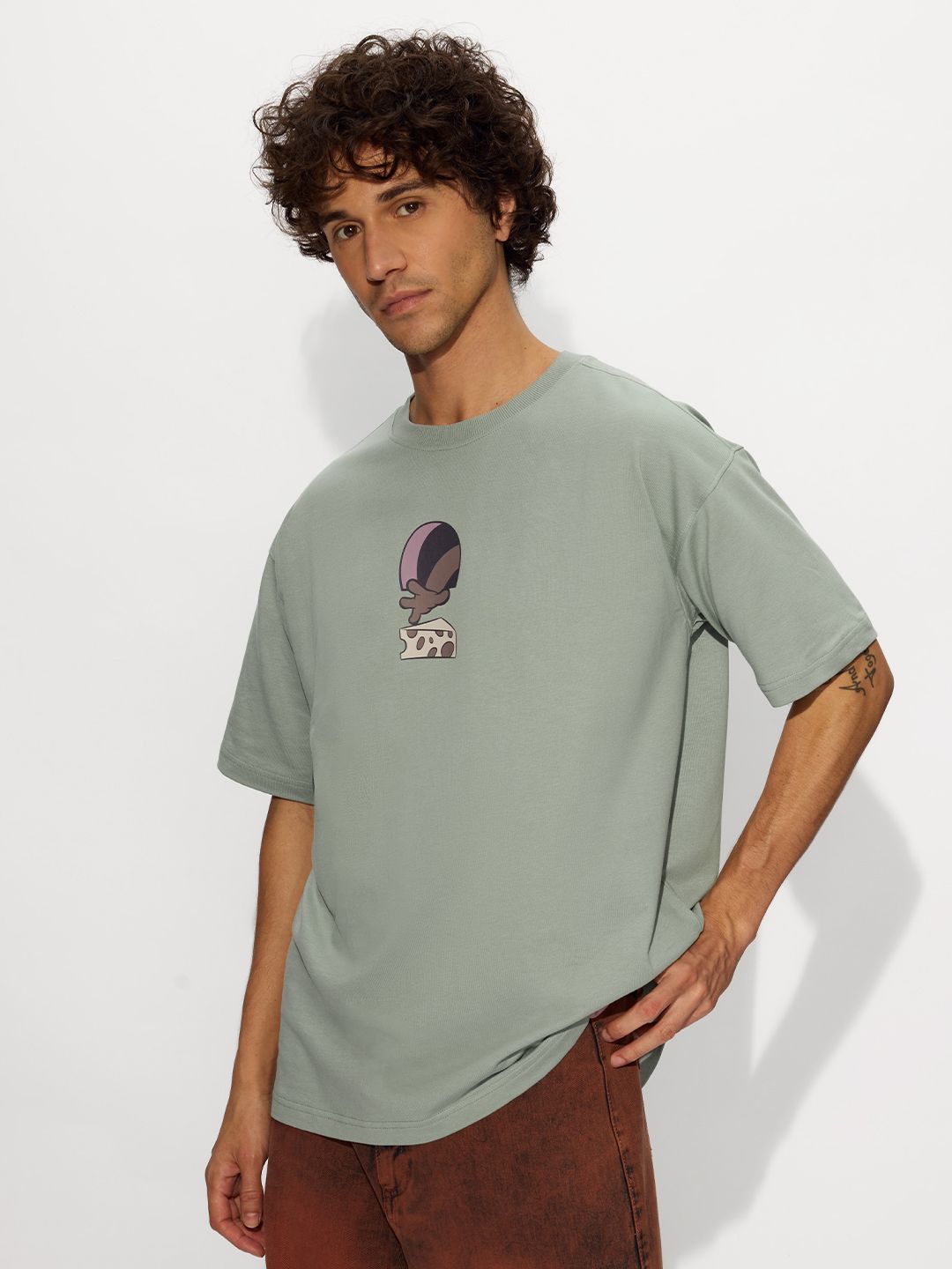 Tom & Jerry: Munching Mischief Oversized T-Shirts price