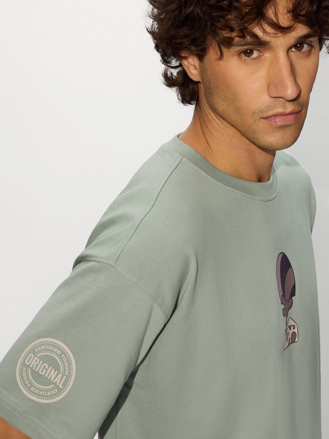 Tom & Jerry: Munching Mischief Oversized T-Shirts online