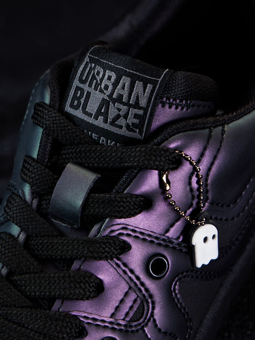 Urban Blaze: Obsidian Men Low Top Sneakers online