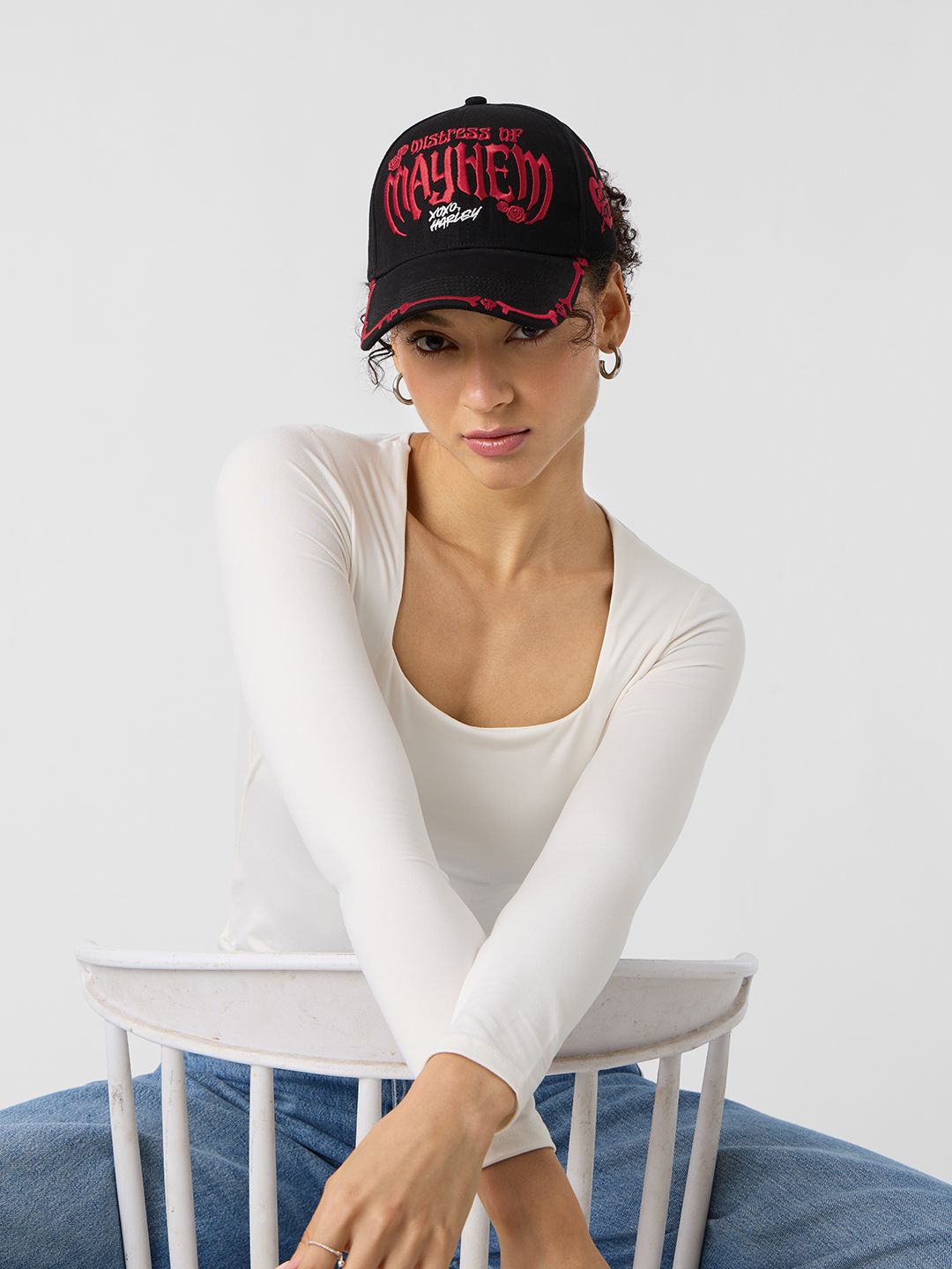 Harley Quinn: Mayhem Caps Online