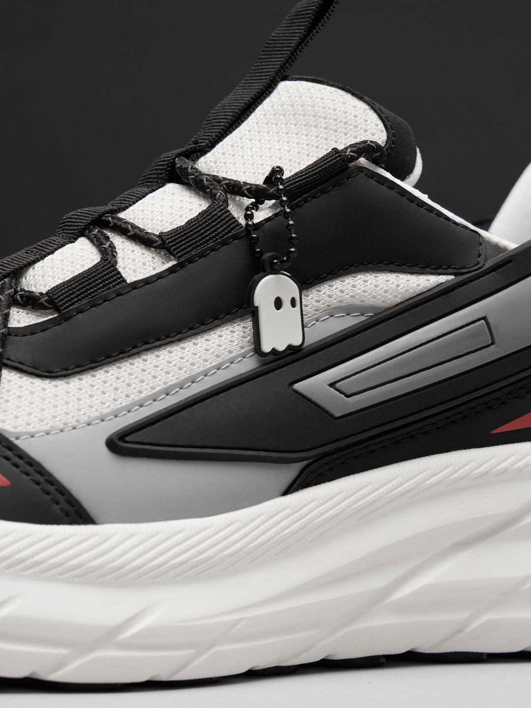 Souled: Black Hawk Men Low Top Sneakers online