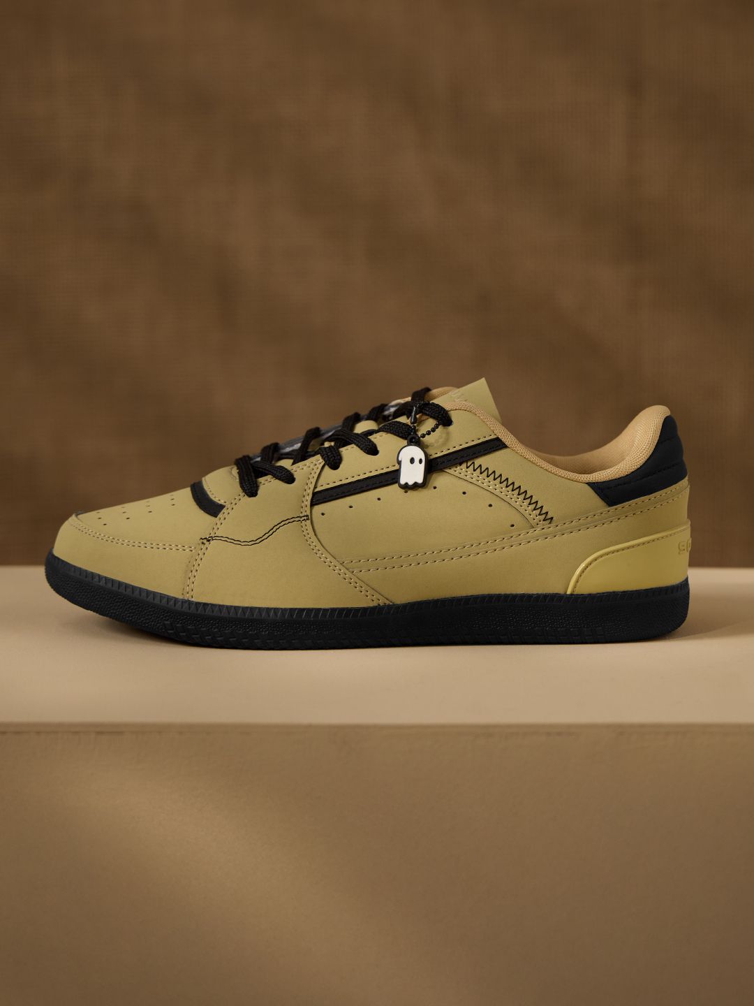 Kanso: Yellow Men Low Top Sneakers